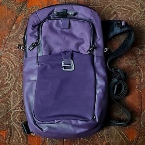 Pacsafe Venturesafe X Sling, plum